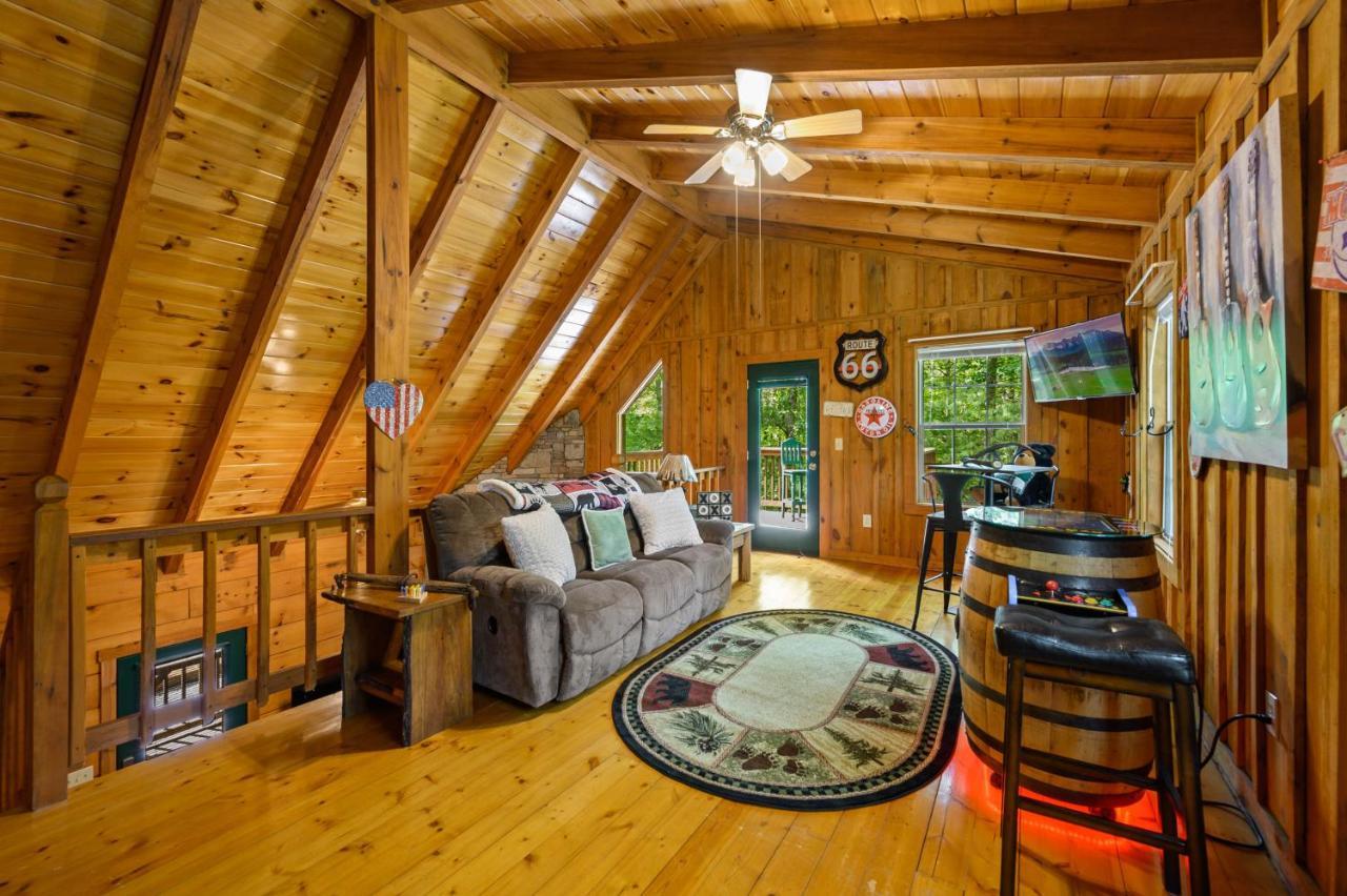 Gypsy Road - Privacy! Log Cabin With Hot Tub, Wifi, Directv And Arcade Sevierville Dış mekan fotoğraf