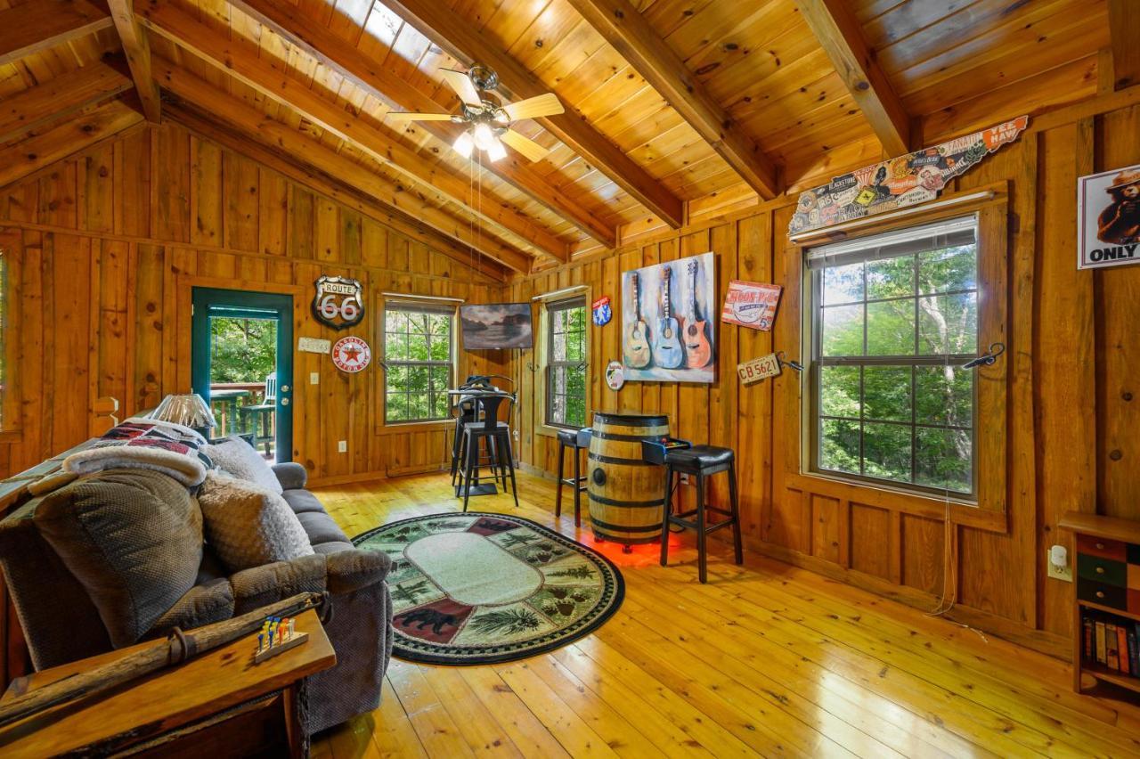 Gypsy Road - Privacy! Log Cabin With Hot Tub, Wifi, Directv And Arcade Sevierville Dış mekan fotoğraf