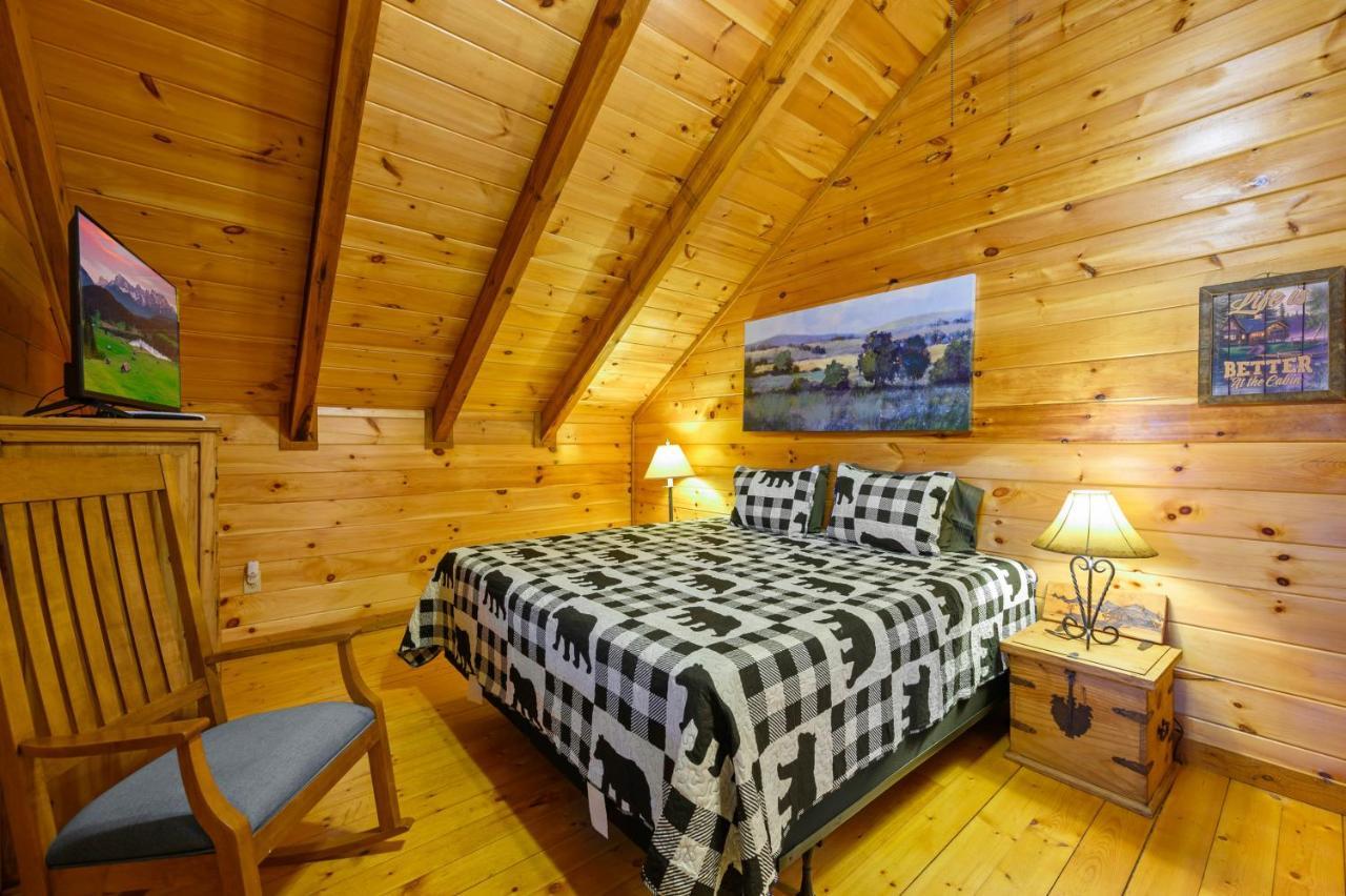 Gypsy Road - Privacy! Log Cabin With Hot Tub, Wifi, Directv And Arcade Sevierville Dış mekan fotoğraf