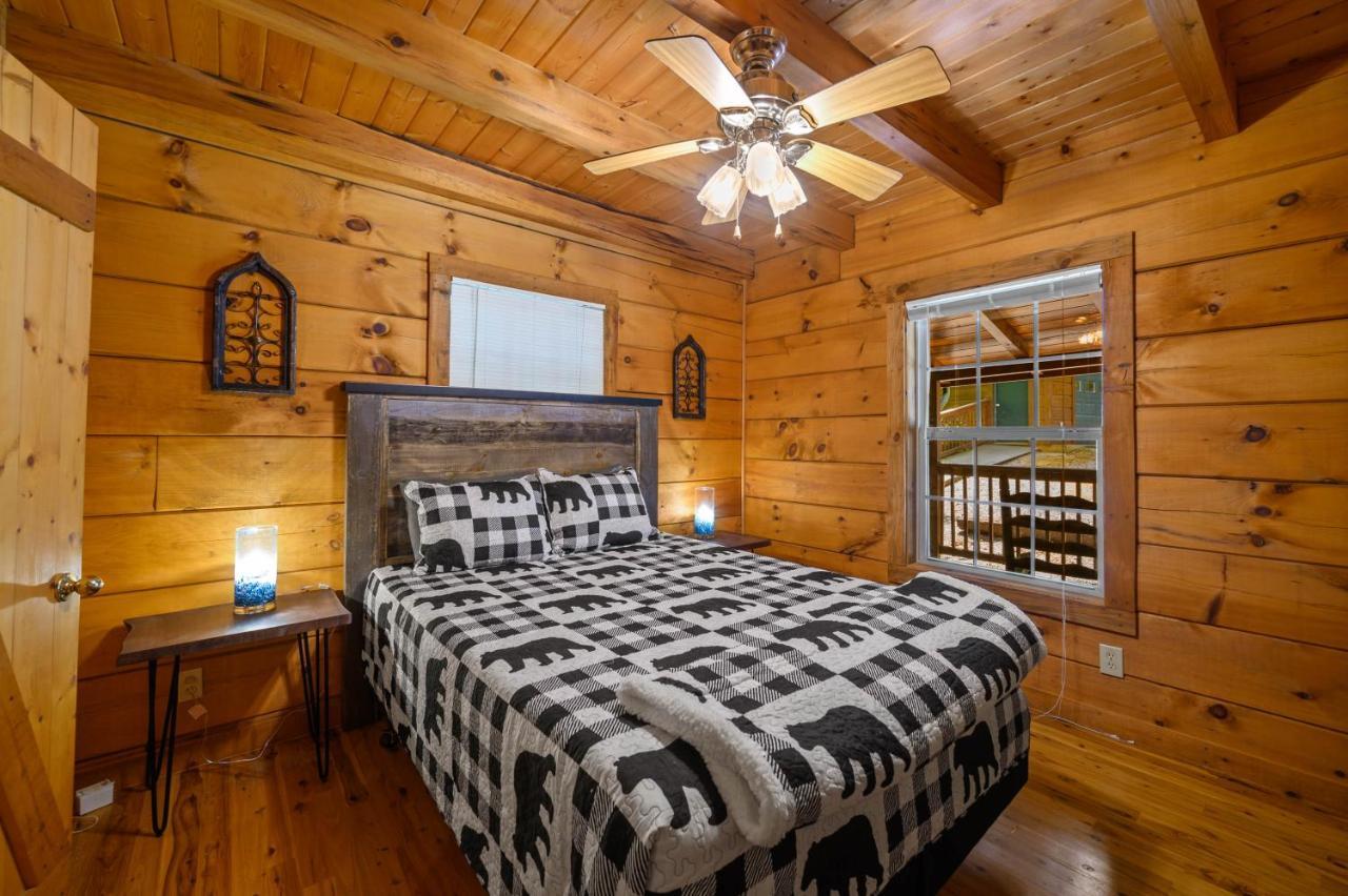 Gypsy Road - Privacy! Log Cabin With Hot Tub, Wifi, Directv And Arcade Sevierville Dış mekan fotoğraf